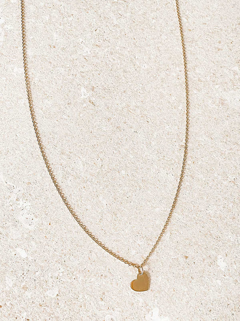 Recycled 14k yellow gold anchor chain necklace with a diamond-polished surface, 1.3mm link width, and 42cm length. Made in Germany. Mixed with heart pendant.